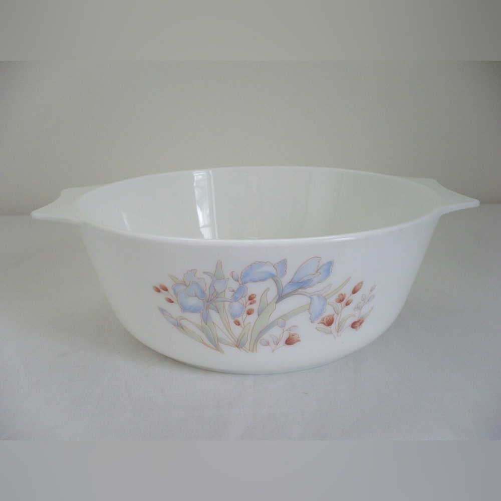 Vintage Pyrex England Blue Iris Round 8" Casserole Baking Dish